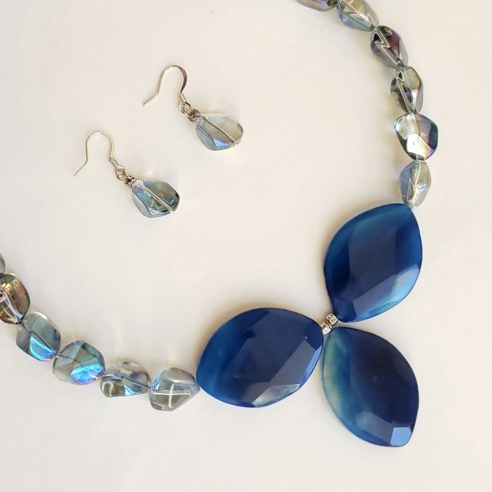 Blue Agate Slice and Glass Bead Necklace